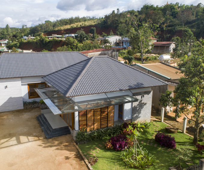 Description: Ngôi nhà mái tôn vẫn mát rượi ở Đắk Nông