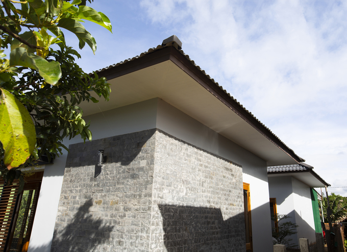 Description: Ngôi nhà mái tôn vẫn mát rượi ở Đắk Nông